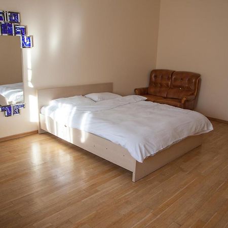 Two Bedroom Apartment With Balcony Kijów Zewnętrze zdjęcie