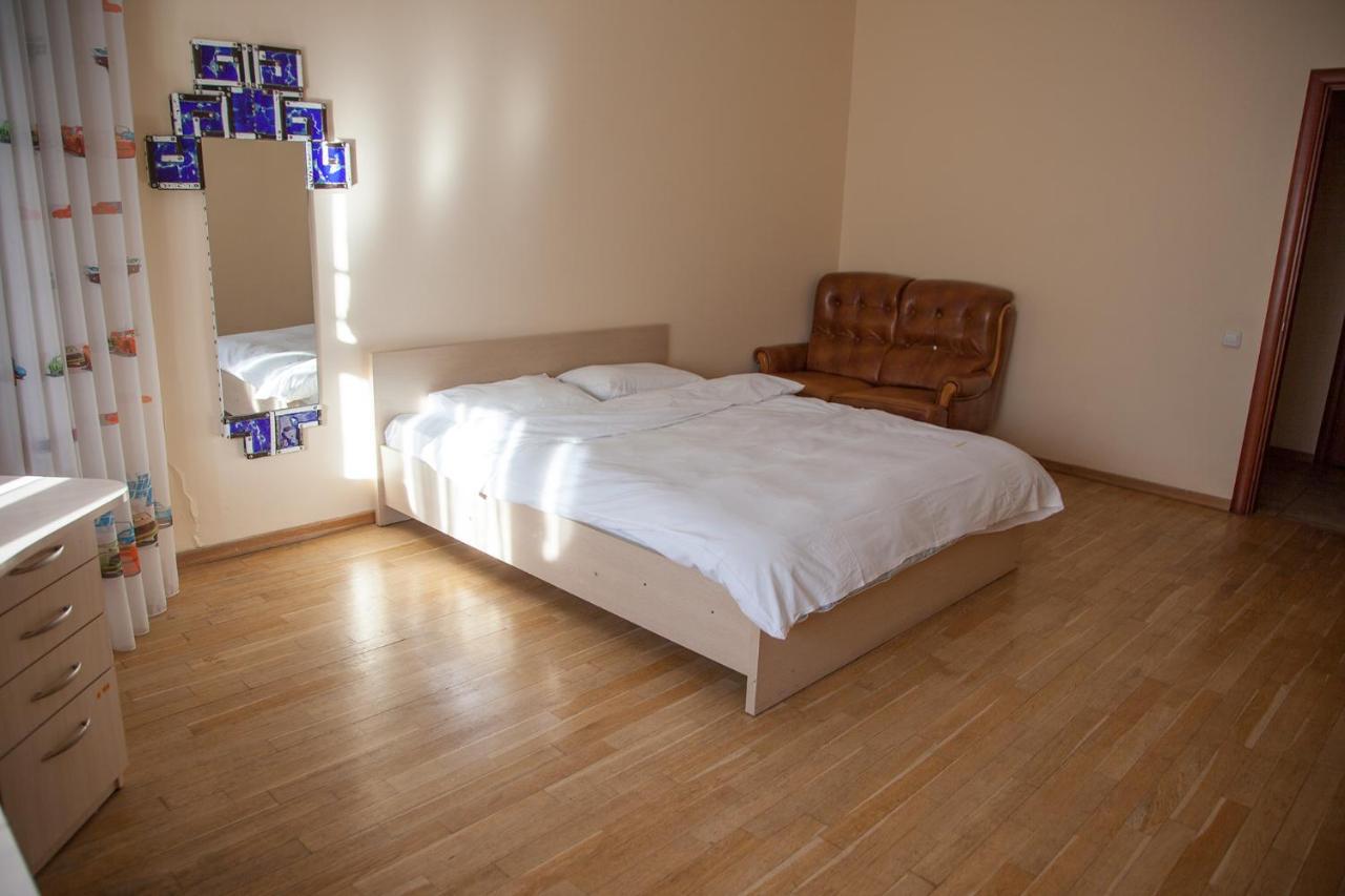 Two Bedroom Apartment With Balcony Kijów Zewnętrze zdjęcie