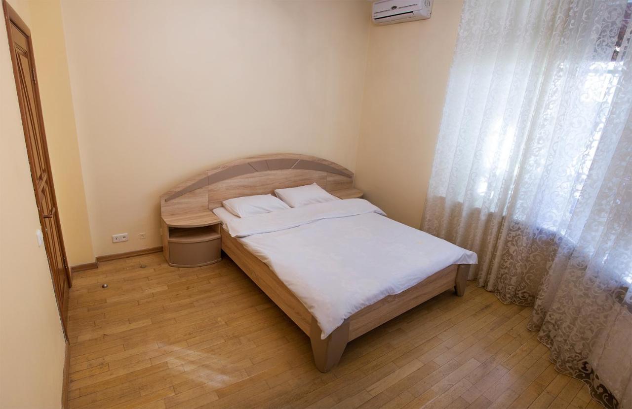 Two Bedroom Apartment With Balcony Kijów Zewnętrze zdjęcie