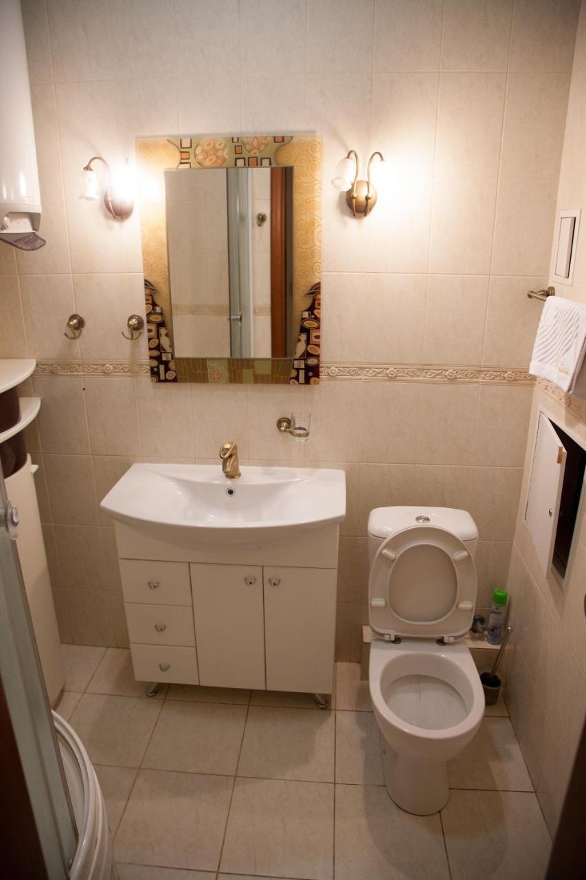 Two Bedroom Apartment With Balcony Kijów Zewnętrze zdjęcie